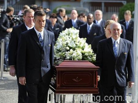林暋一家葬礼（图片来源：每日电讯报）