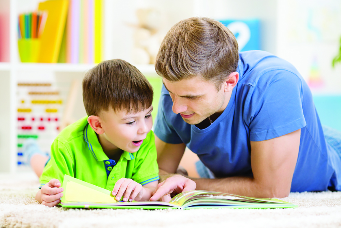 C:\Users\Sophia\AppData\Local\Microsoft\Windows\INetCache\Content.Word\ss_223929754_boy_child_father_book_reading.jpg