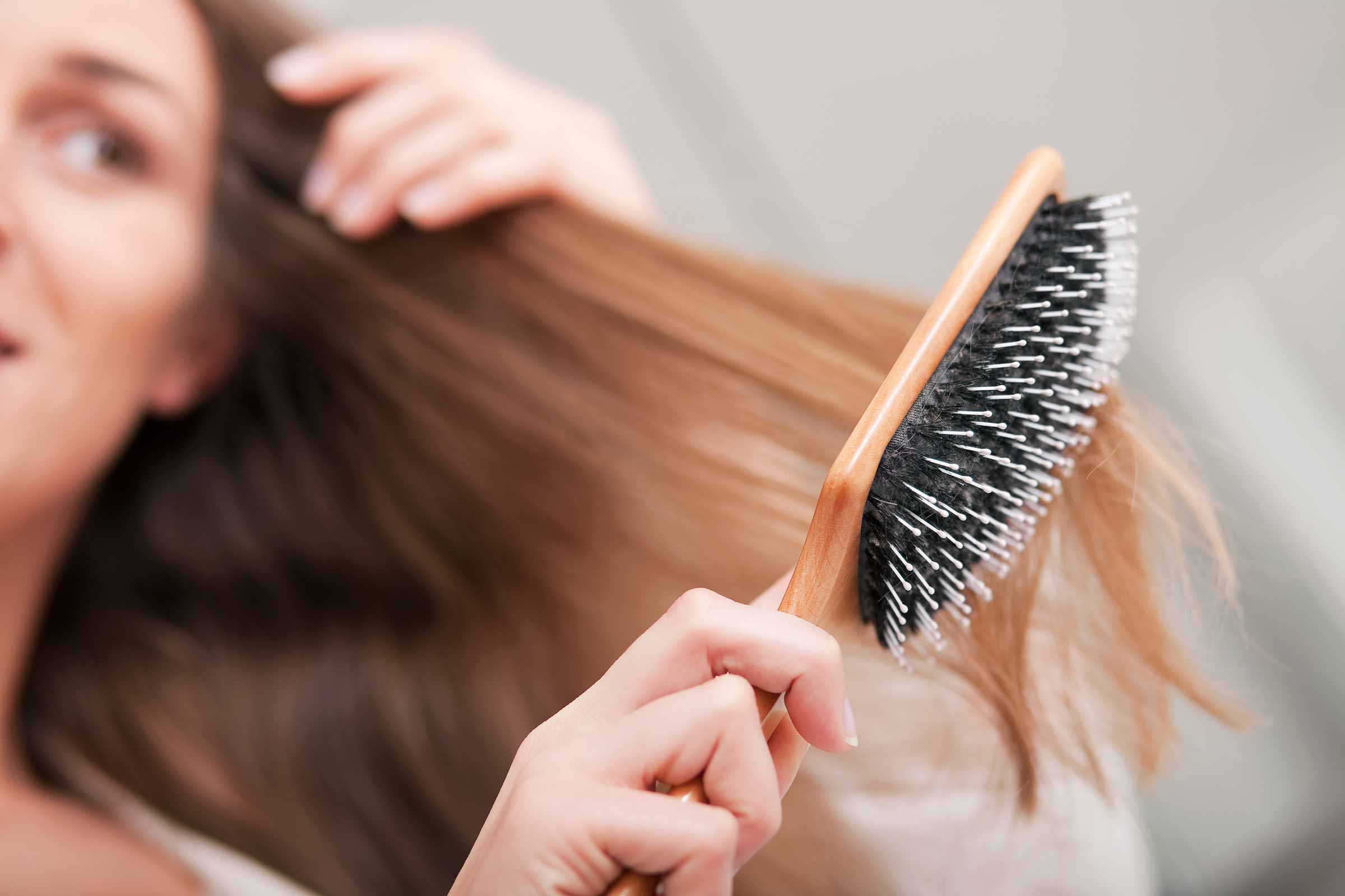 C:\Users\Sophia\AppData\Local\Microsoft\Windows\INetCache\Content.Word\02-brush-hair-washing-mistakes-13042749-kzenon.jpg
