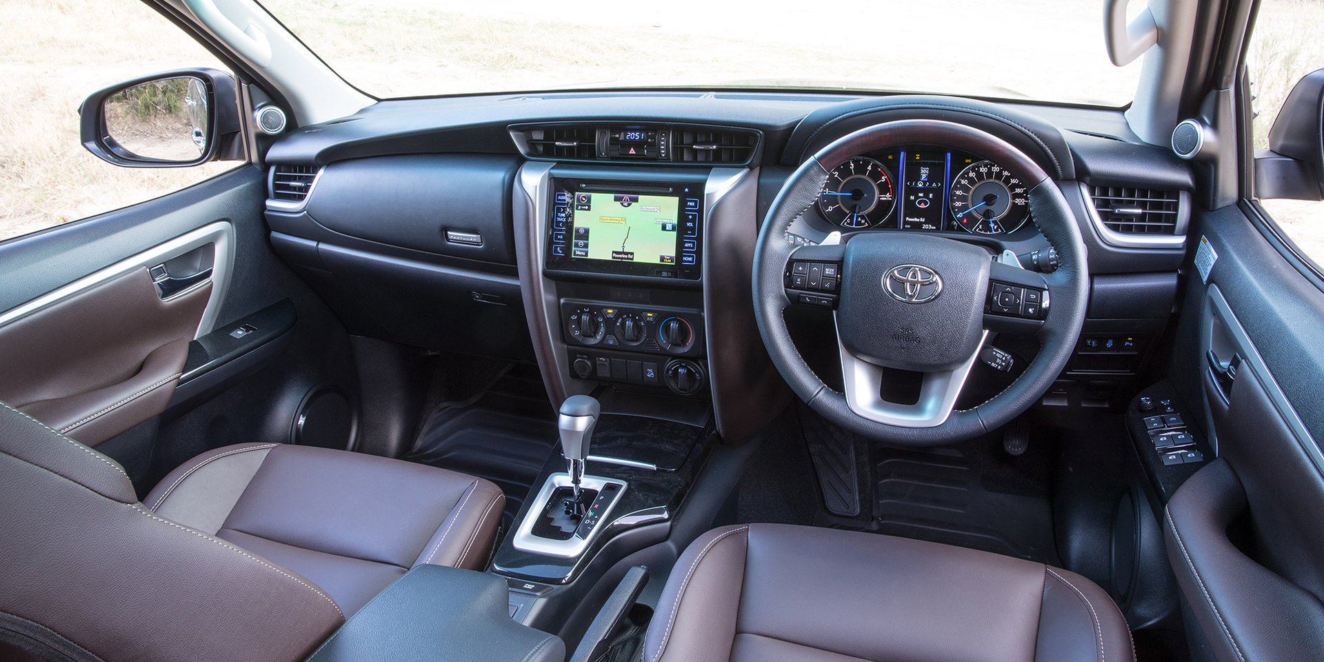 C:\Users\Sophia\AppData\Local\Microsoft\Windows\INetCache\Content.Word\2018toyota-fortuner-30470_hr.jpg