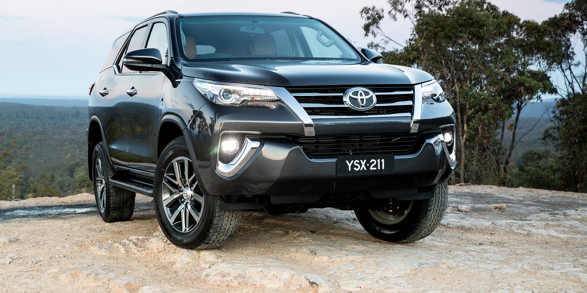 C:\Users\Sophia\AppData\Local\Microsoft\Windows\INetCache\Content.Word\2018toyota-fortuner-30457_hr.jpg