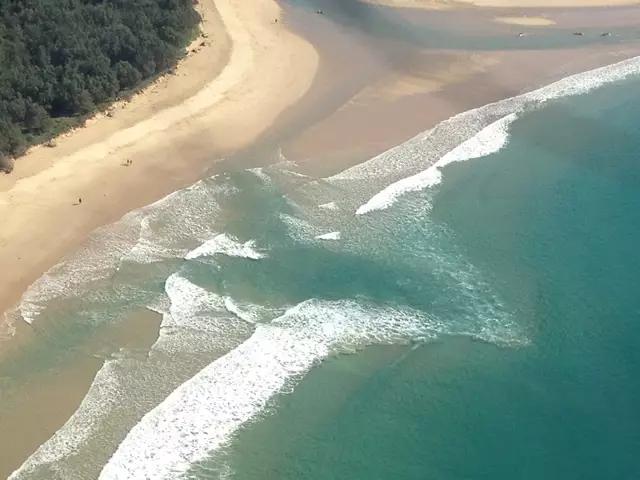 离岸流，断裂的海浪，比鲨鱼凶残20倍！夏天带孩子去海边的家长一定要防范这个！