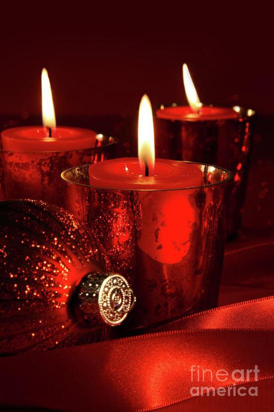 紅色香氛蠟燭 圖片來源自fineartamerica.com