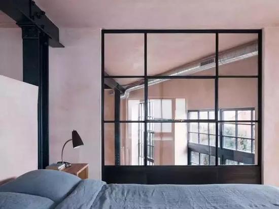 http://n.sinaimg.cn/fashion/crawl/w550h412/20180131/fZvz-fyrcsrw1827510.jpg