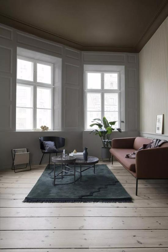http://n.sinaimg.cn/fashion/crawl/w550h825/20180125/NoAu-fyqwiqk6391943.jpg