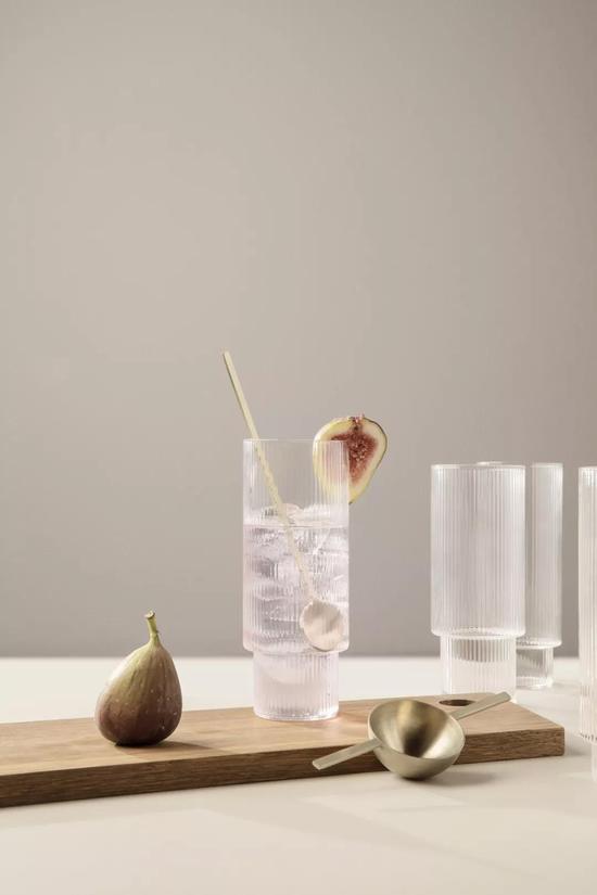 http://n.sinaimg.cn/fashion/crawl/w550h825/20180125/349T-fyqwiqk6392198.jpg