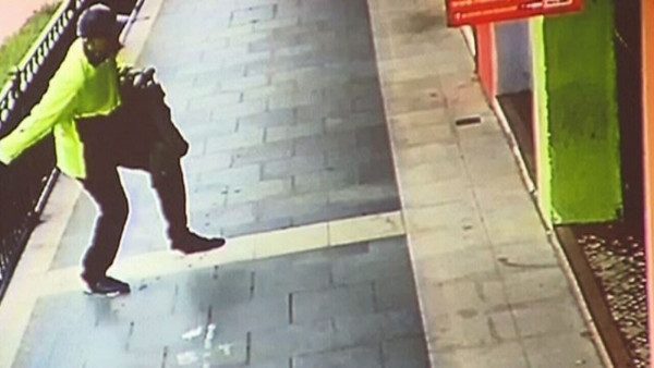 http_%2F%2Fprod.static9.net.au%2F_%2Fmedia%2F2018%2F03%2F22%2F11%2F55%2F180322_bankstowngunmancctv.jpg,0