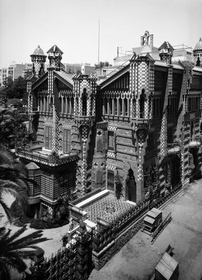 1927 年，Casa Vicens 的外觀。 圖片? Fundacio? Institut Amatller d』Art Hispa?nic。 Arxiu Mas