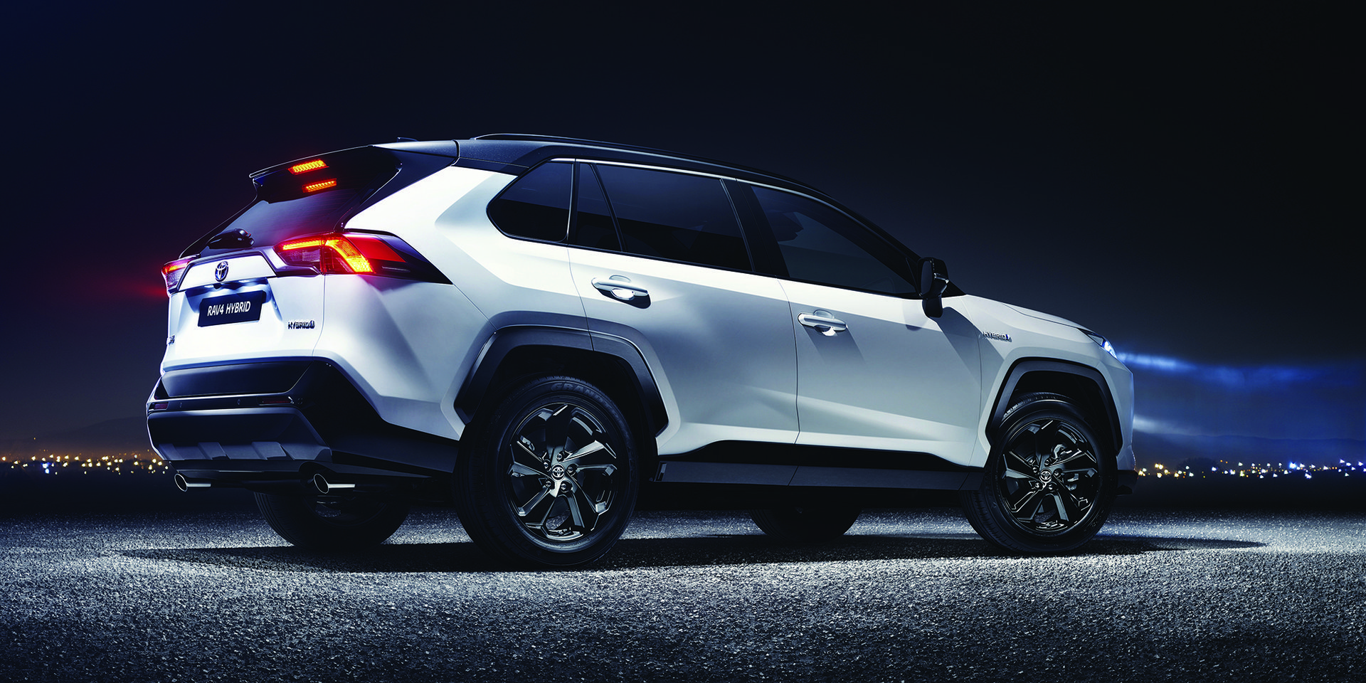 2019-toyota-rav-4-euro-rear3-4-v8-cmyk.jpg