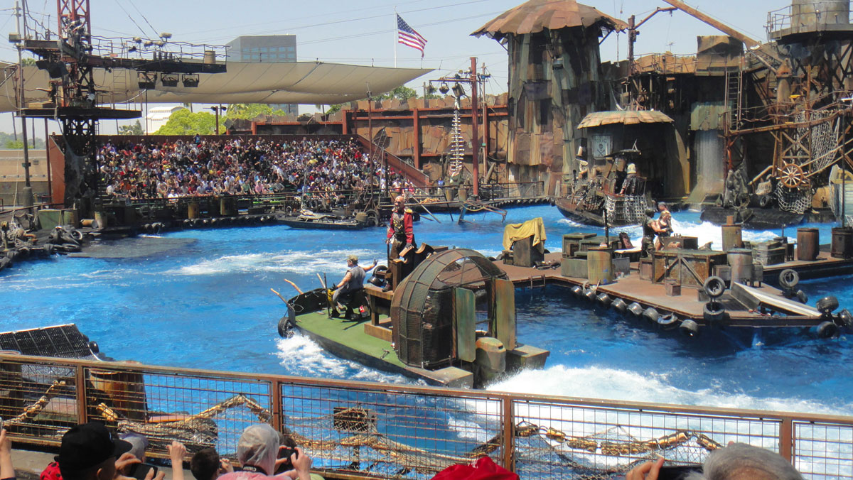 E:\A【報紙存貨】\【生活类】\好萊塢環球影城\WaterWorld 水世界.jpg