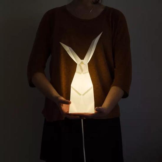 http://n.sinaimg.cn/fashion/crawl/w550h550/20180102/pw5C-fyqefvx1277898.jpg