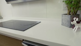 台面不摆放东西，简洁清爽 