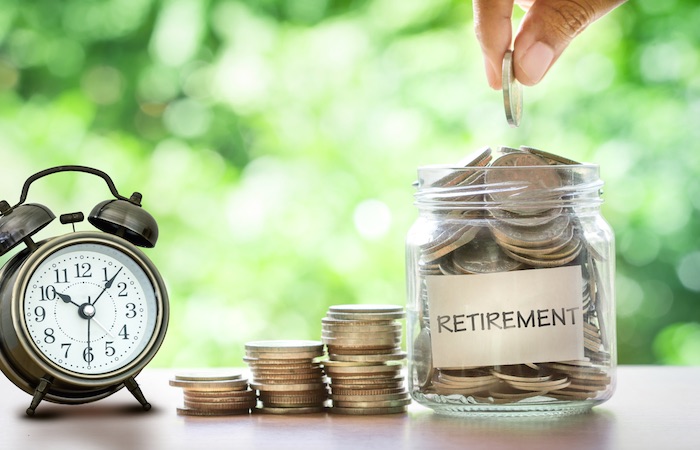 D:\Sally Bai\生活网文章\0514\pension-jar-and-clock.jpg