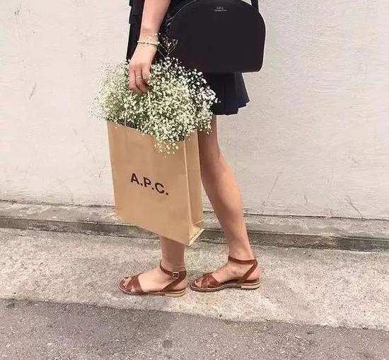 http://n.sinaimg.cn/fashion/crawl/259/w550h509/20180514/2hx7-hapkuvk3516904.jpg