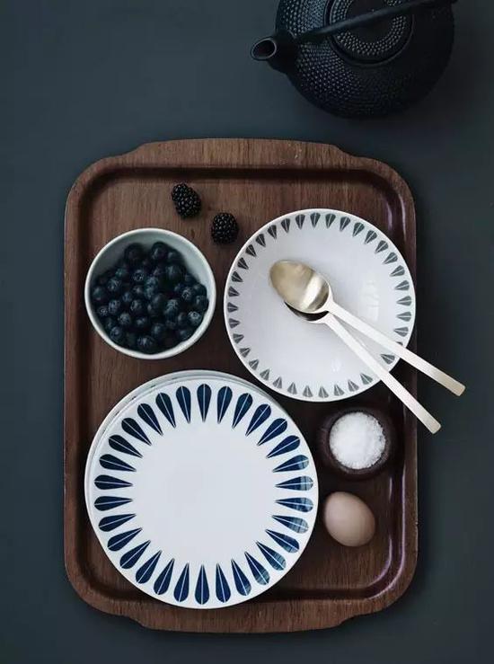 http://n.sinaimg.cn/fashion/crawl/489/w550h739/20180502/hIkQ-fzyqqip8203760.jpg