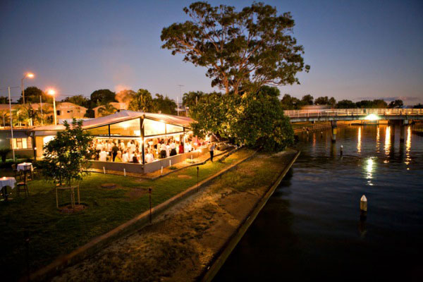 http://www.wesydney.com.au/wp-content/uploads/2017/07/noosa_waterfront_karen_buckle1.jpg
