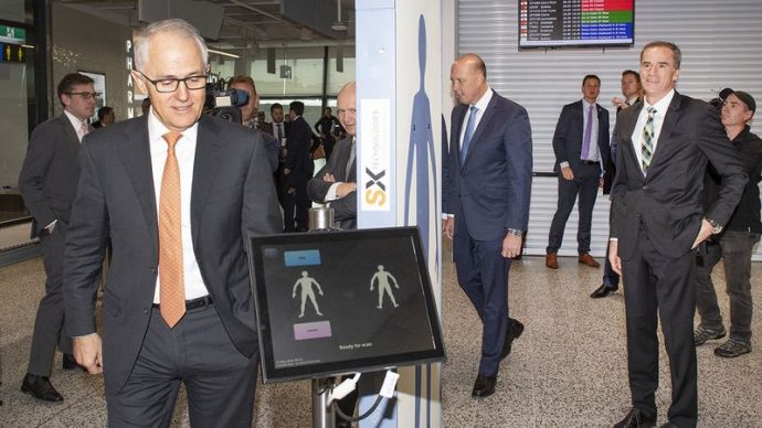 澳大利亞總理馬爾科姆·特恩布爾(Malcolm Turnbull)(左一)