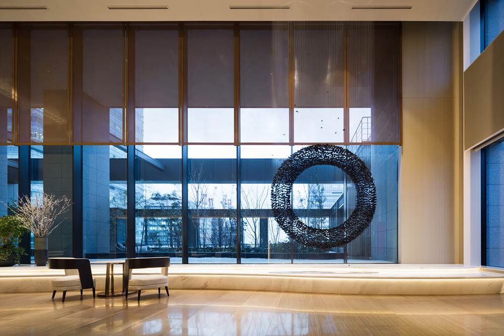 SR_Japan_Tokyo_Asc Marunouchi_Lobby_Art-LR