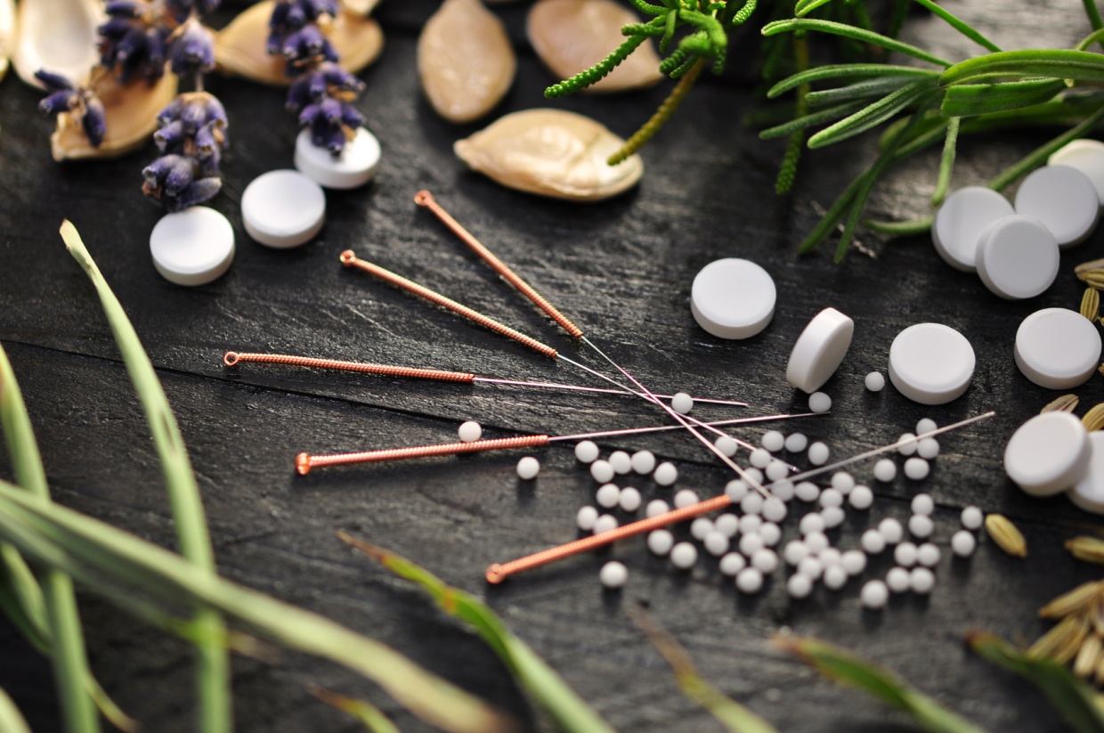 Z:\594-20180512\Final\B Section\B24-28- health-sally\Chinese-Herbal-medicine-and-acupuncture.jpg