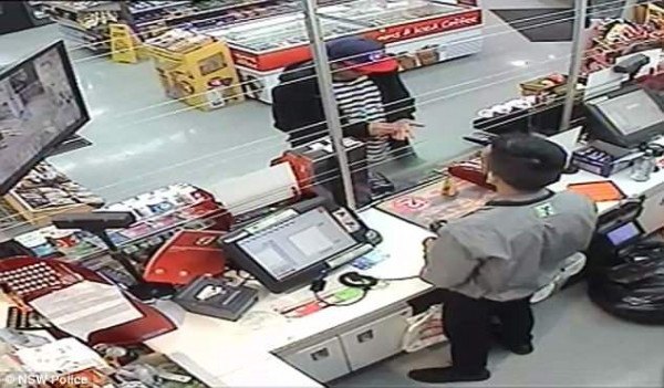 http://www.52hrttpic.com/image/infoImage/201806/20/G1529477118321.jpeg?600x351