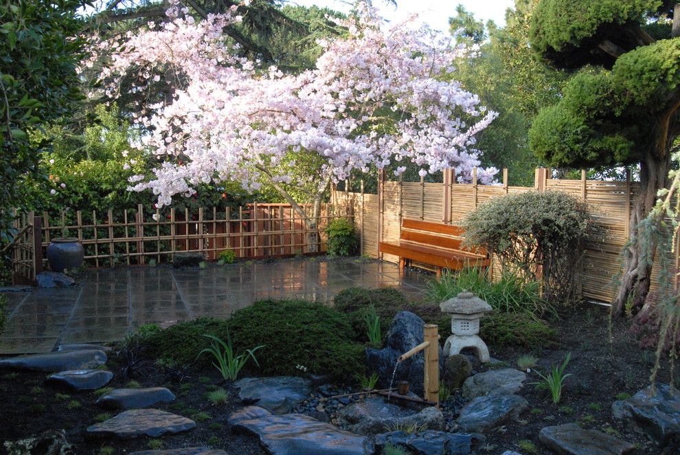 http://www.digsdigs.com/photos/2013/05/40-philosophic-zen-garden-designs-12.jpg