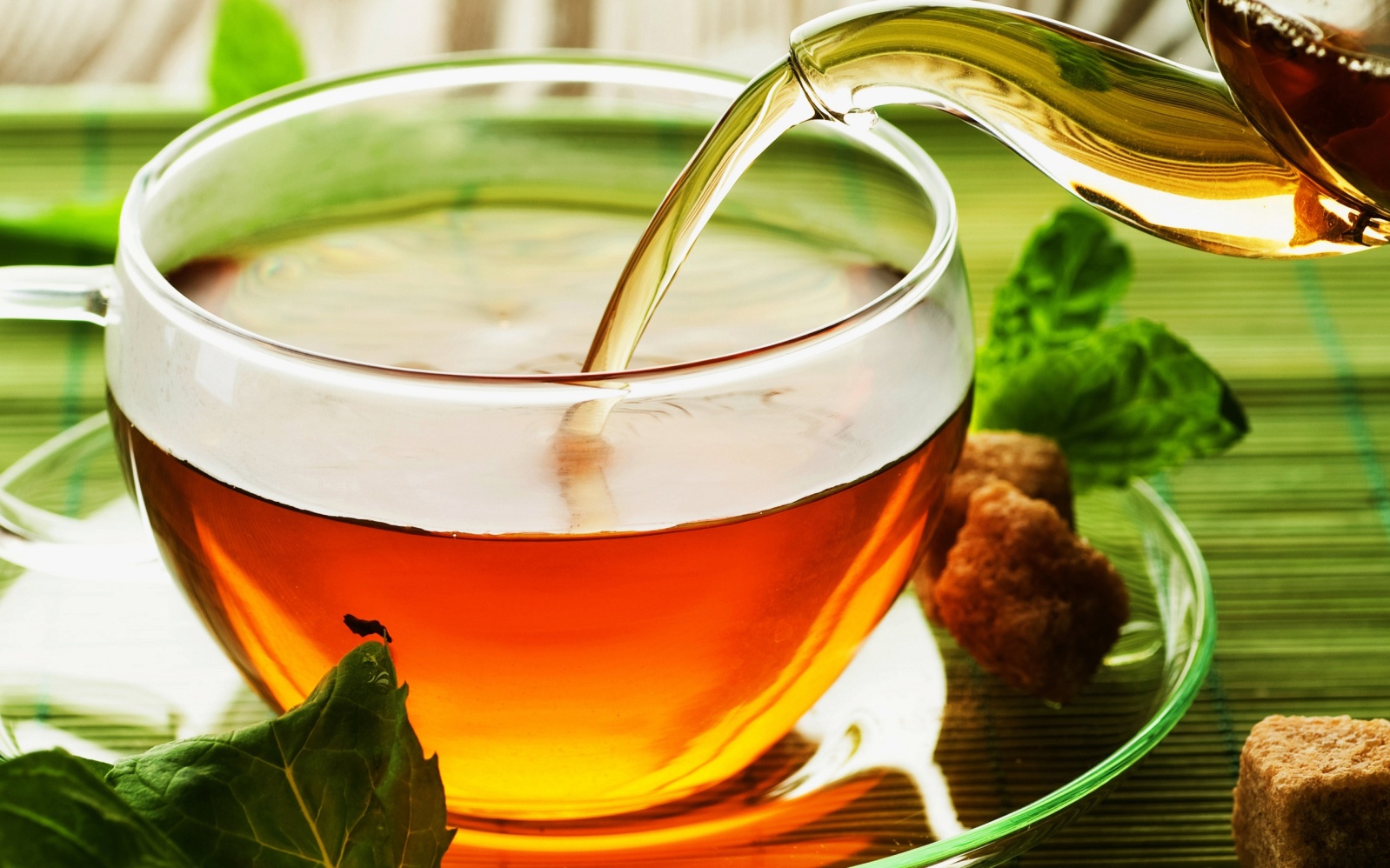 Z:\599-20180616\Final\B Section\B24-28- health-sally\A-Glimpse-into-The-History-Of-Tea.jpg