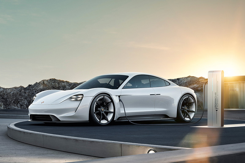 Z:\600-20180623\Draft\600-Car Guide\Porsche\duuFktr8nb7z4fJ.jpg