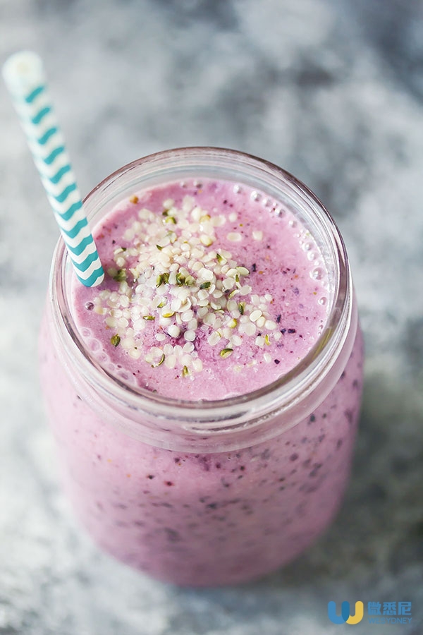 Blueberry-coconut-water-smoothie-4
