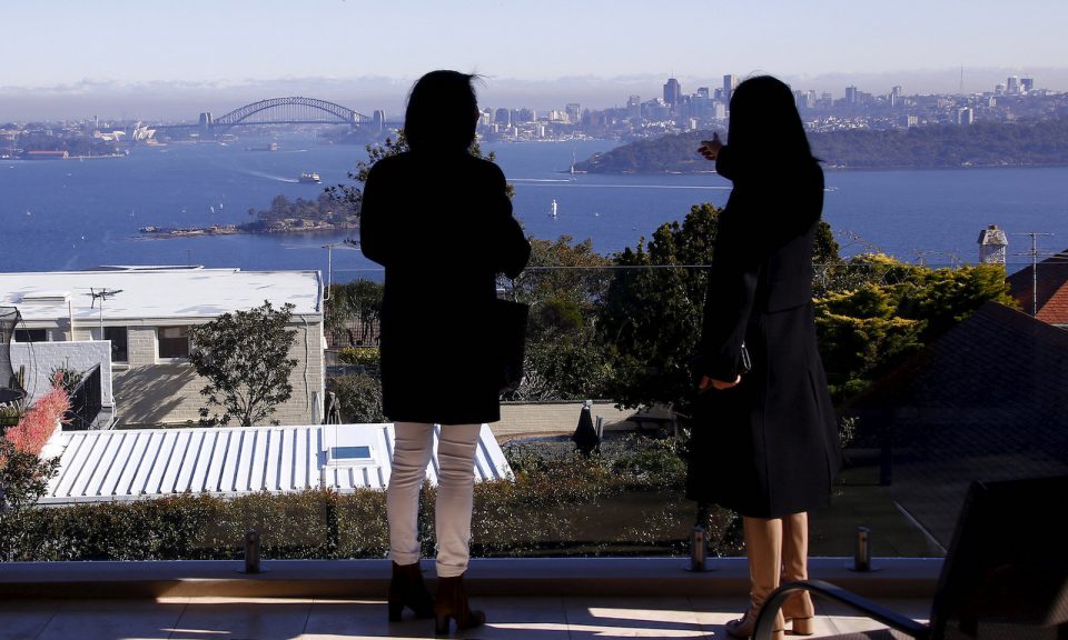 D:\Sally Bai\生活网文章\0723\Australia-Sydney-Property-Skyline-Property-Chinese-Buyers-November-11-2015-960x576.jpg