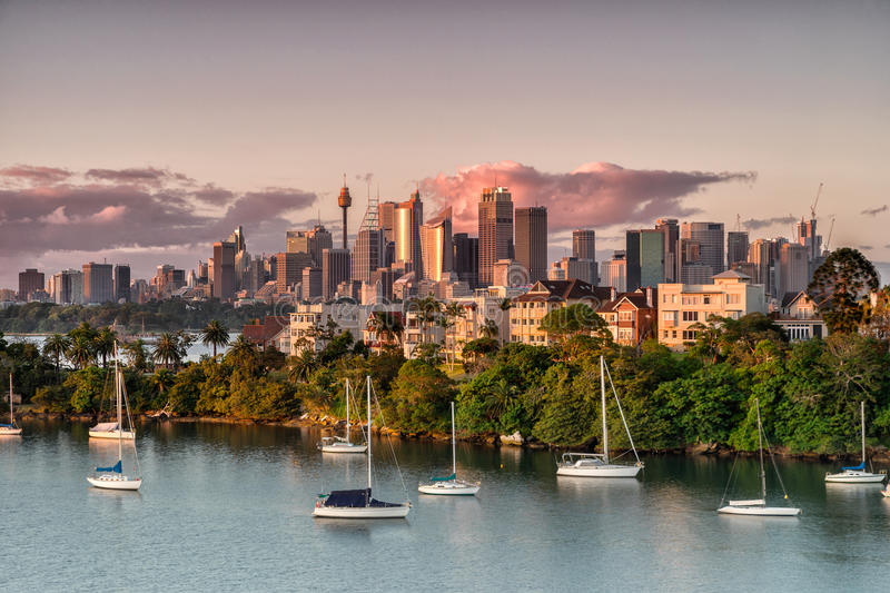 D:\Sally Bai\生活网文章\0723\sydney-mosman-bay-looking-across-cremorne-to-66960281.jpg