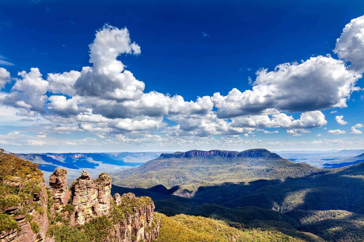 http://www.in-australien.com/img/large/regionen/new-south-wales/sydney-umgebung/blue-mountains-national-park/Blue-Mountains-National-Park-Echo-Point-Lookout_1.jpg