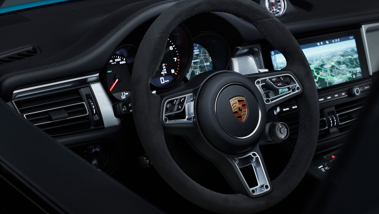 C:\Users\user\Desktop\11\606-Car Guide\porsche-touban\5b5864a2ec05c4e36e00018e.jpg