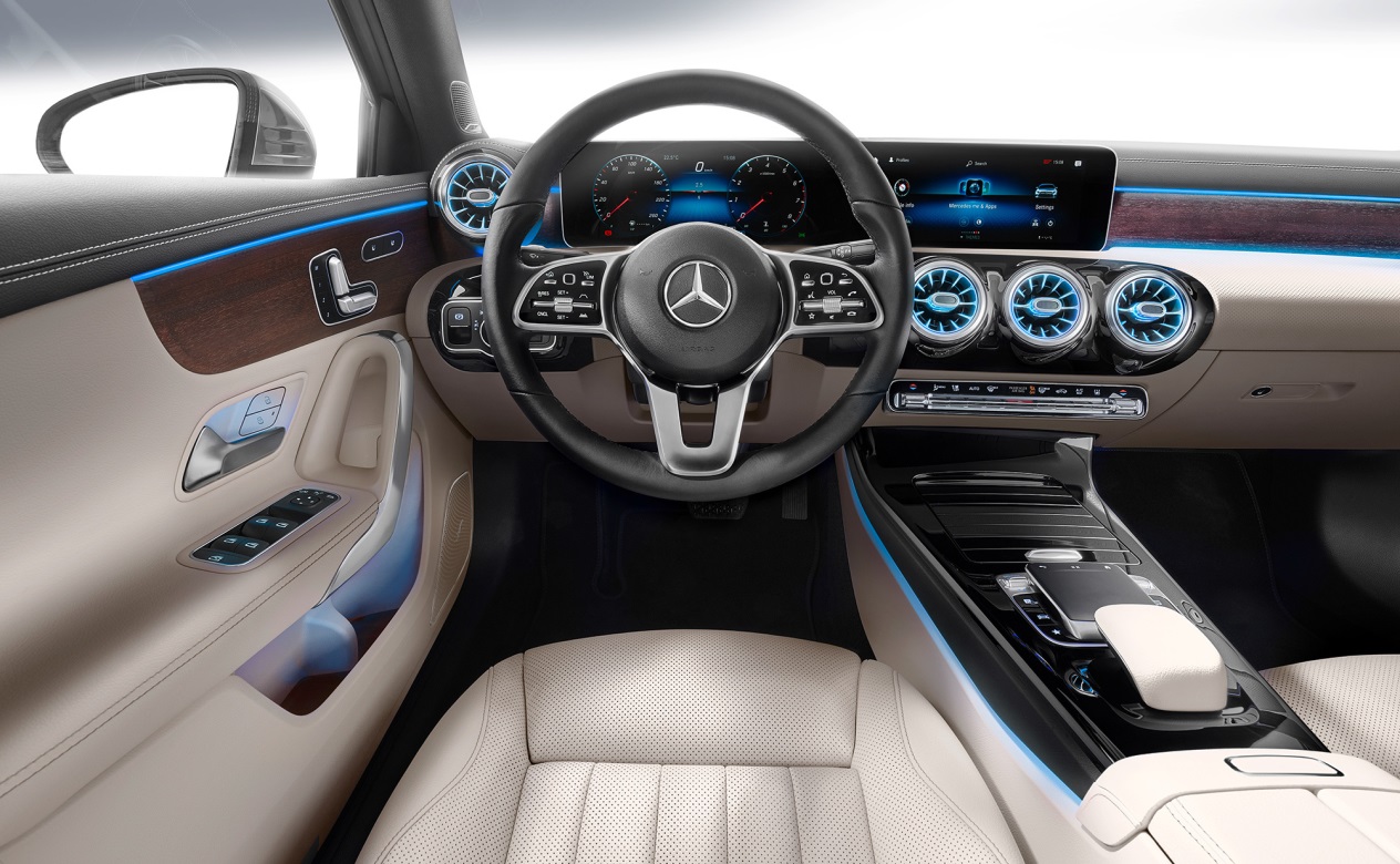 C:\Users\user\Desktop\新增資料夾\607-Car Guide\A-class-touban\5b5974faec05c469030000cd.jpg