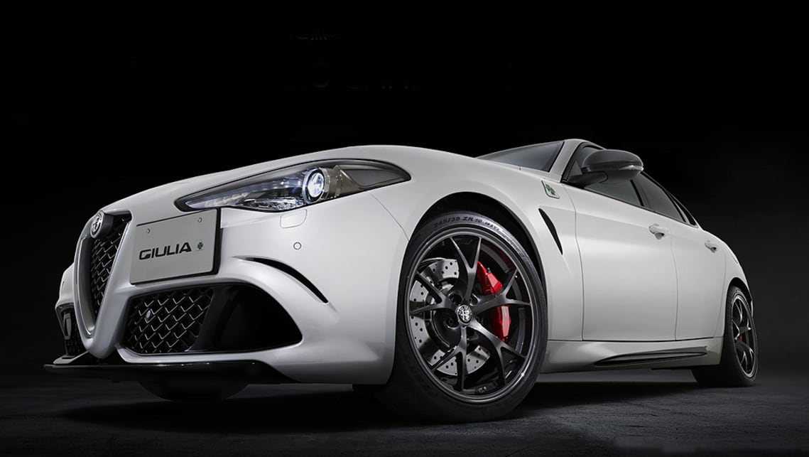 C:\Users\user\Desktop\新增資料夾\609-Car Guide\romero\2018-Alfa-Romeo-Giulia-Quadrifoglio-Carbonio-Sedan-White-Press-Image-1001x565p-1.jpg