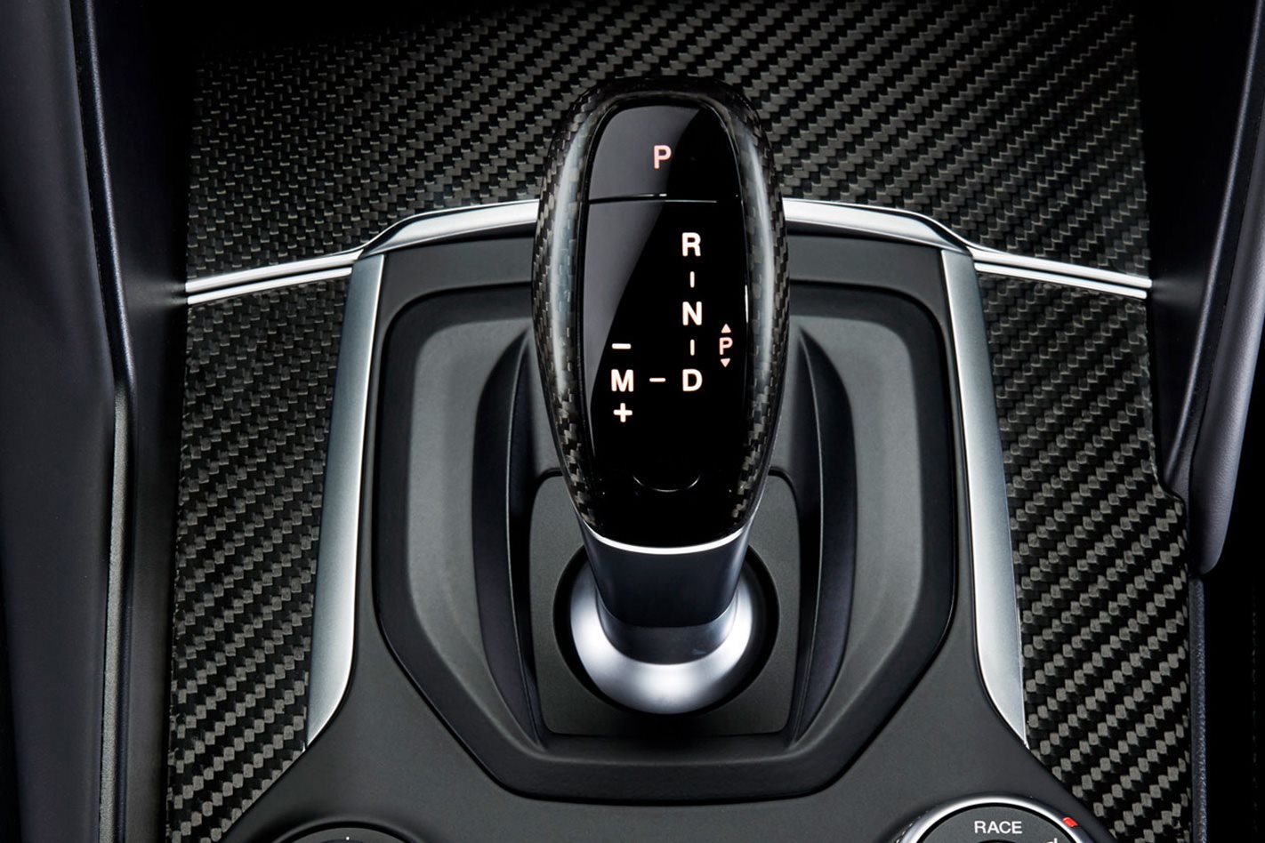 C:\Users\user\Desktop\新增資料夾\609-Car Guide\romero\alfa-romeo-shft.jpg