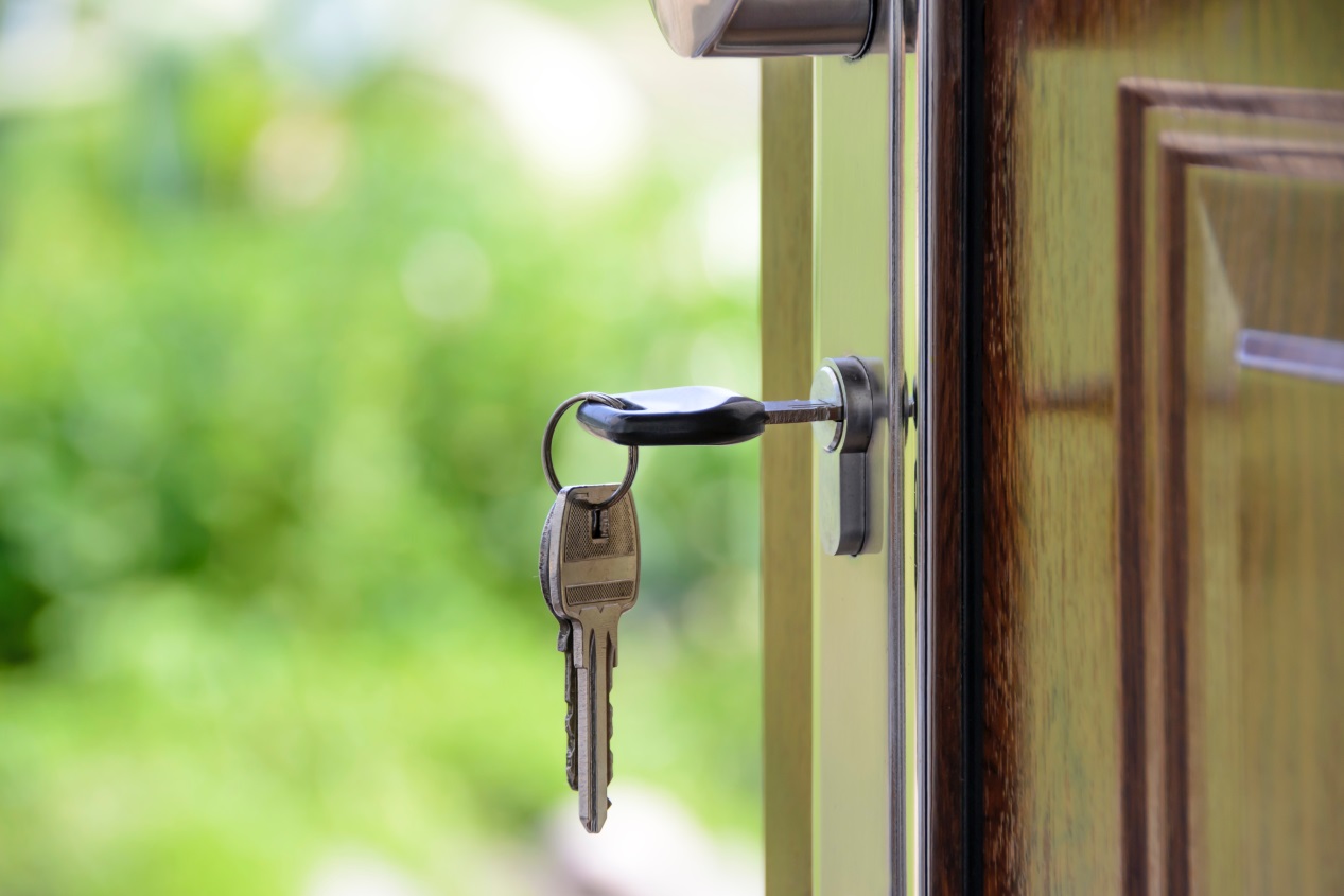 C:\Users\user\Downloads\close-up-door-focus-101808.jpg