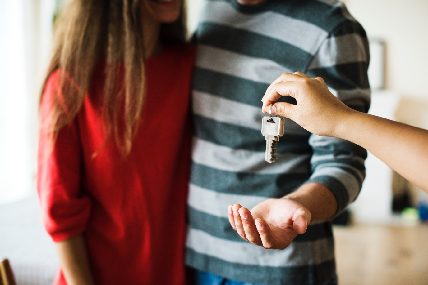 C:\Users\user\Downloads\couple-home-house-1288482.jpg