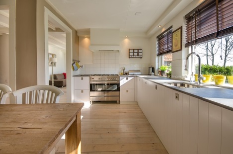 C:\Users\user\Downloads\kitchen-2165756_640.jpg