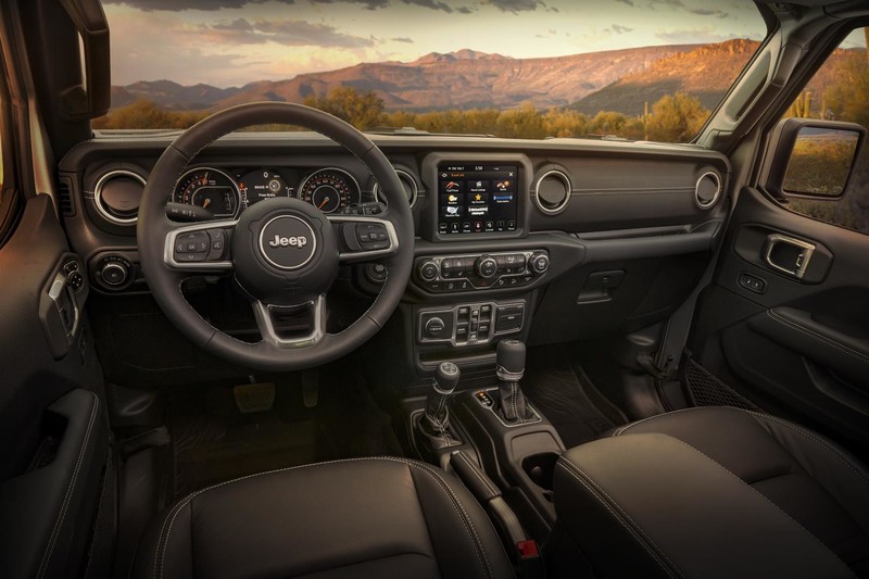 C:\Users\user\Desktop\新增資料夾\20180912\612-Car Guide\jeep\UTJ5ZogZGgFxjOs.jpg