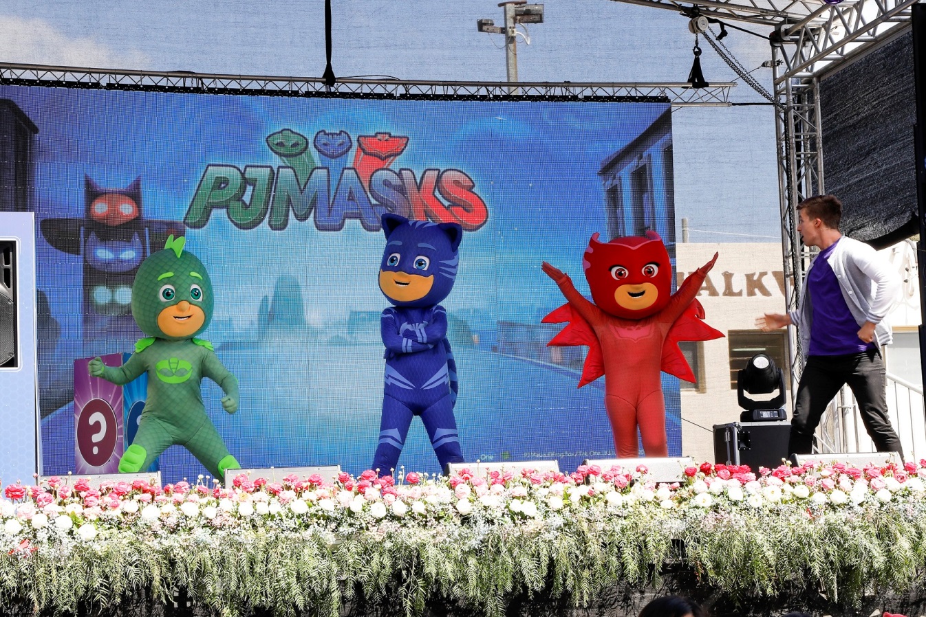 C:\Users\user\Desktop\New folder\PJ Masks performing.jpg