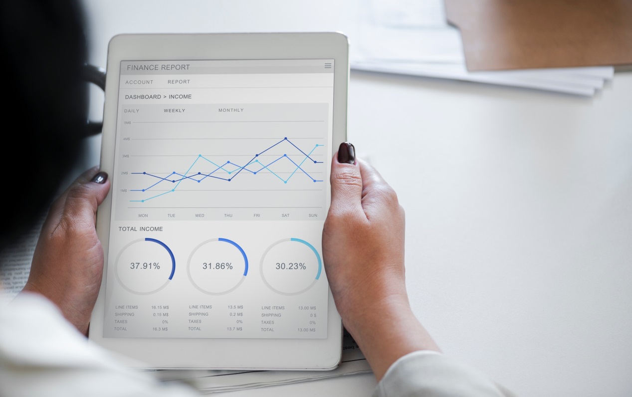 C:\Users\user\Downloads\analysis-business-businesswoman-955447 (1).jpg