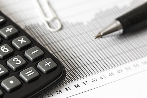 C:\Users\user\Downloads\calculator-1680905_640.jpg