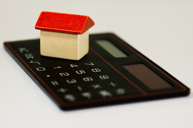 C:\Users\user\Downloads\house-167734_640.jpg
