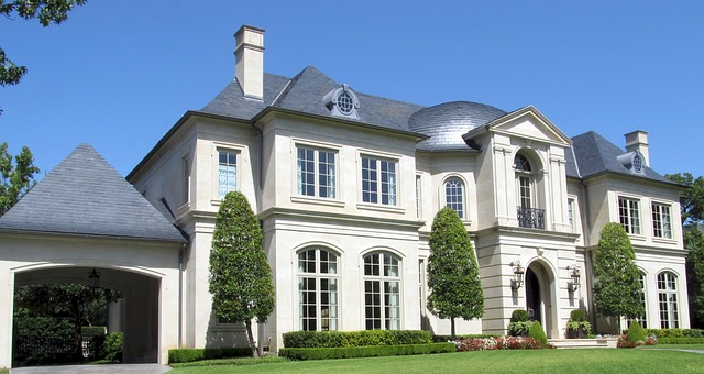C:\Users\user\Downloads\mansion-425272_640.jpg