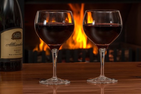 C:\Users\user\Downloads\red-wine-2443699_640.jpg