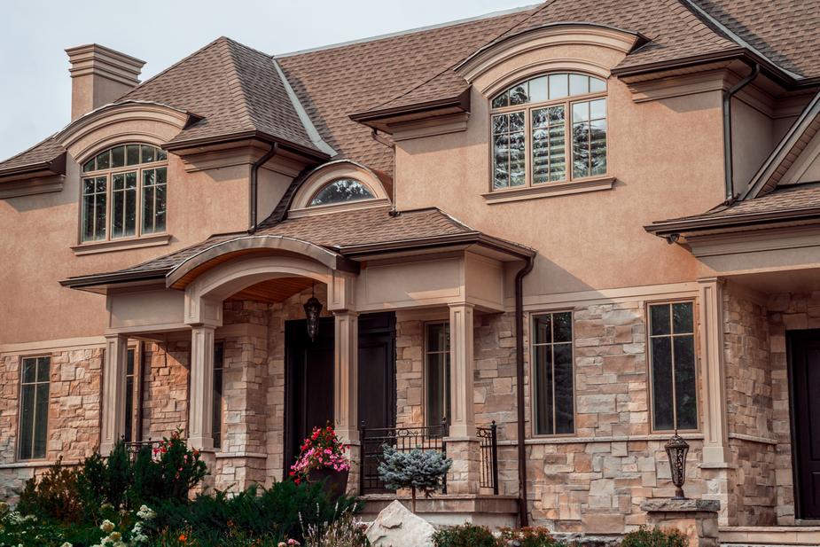 C:\Users\user\Downloads\suburban-house_925x.jpg