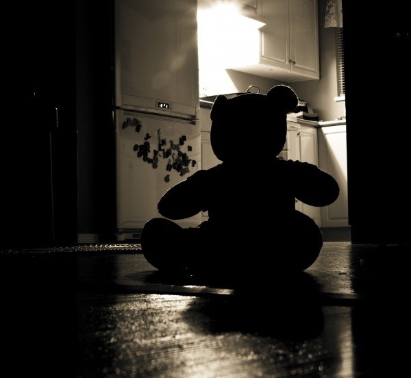 C:\Users\user\Downloads\teddy-bear-silhouette-evil-night-home-problem.jpg