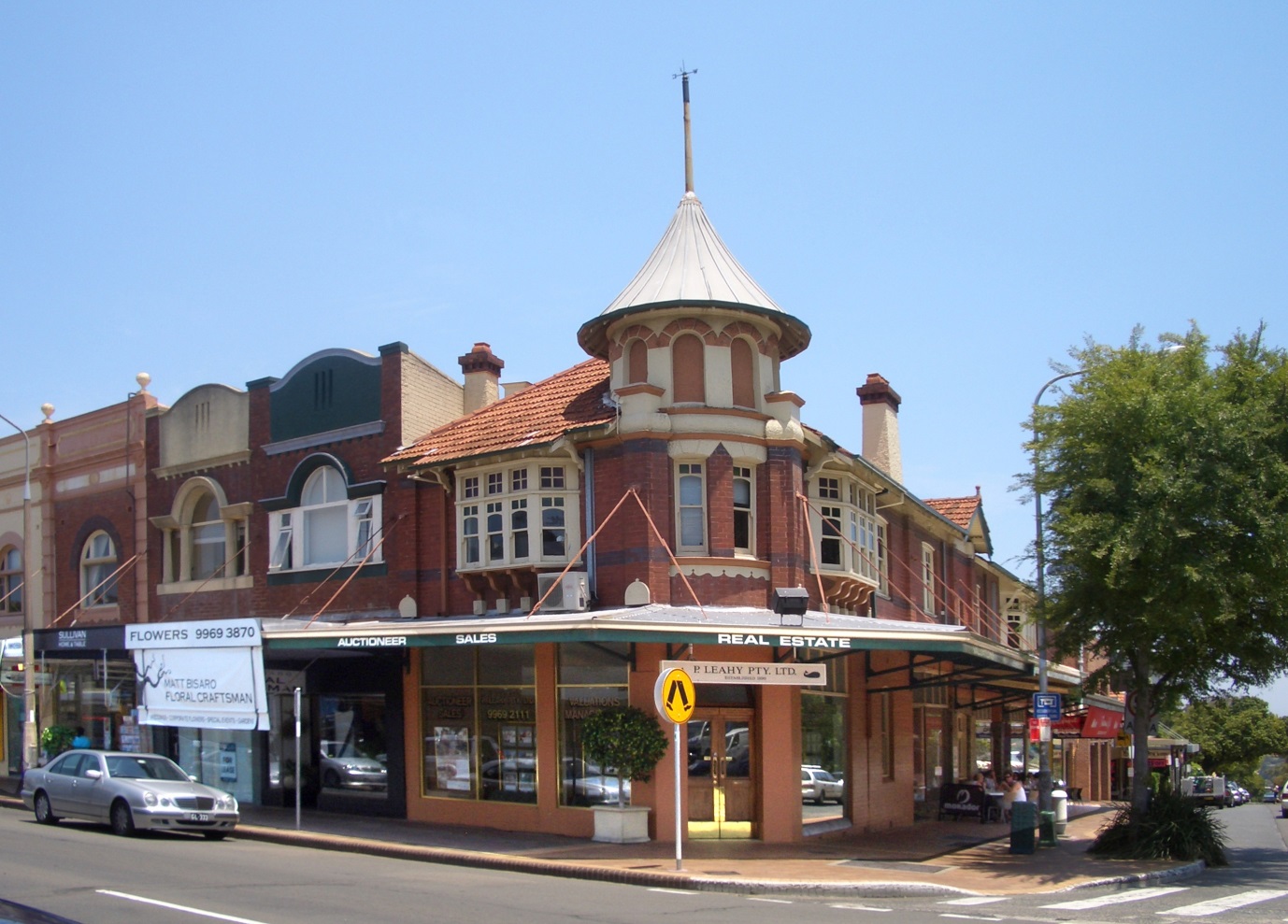https://upload.wikimedia.org/wikipedia/commons/0/05/Mosman_8.JPG