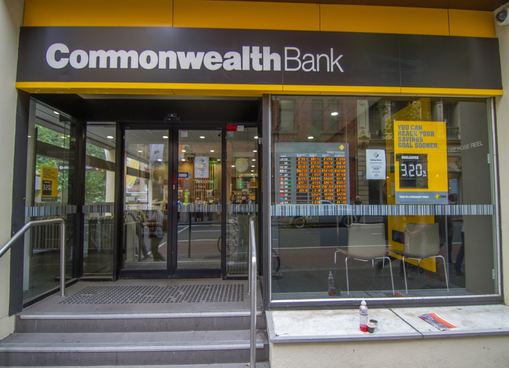 https://upload.wikimedia.org/wikipedia/commons/5/50/Commonwealth_Bank_branch_office.jpg