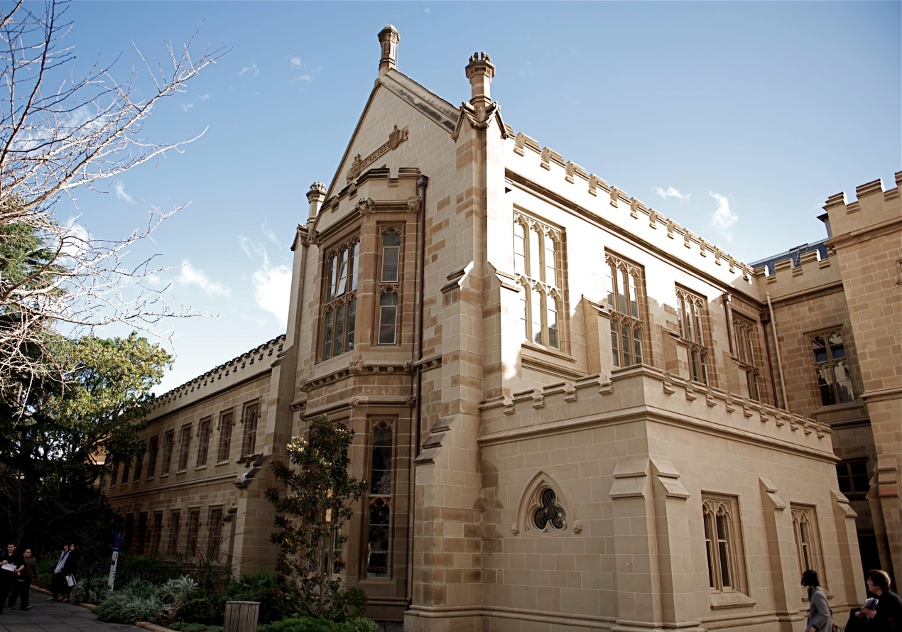 https://upload.wikimedia.org/wikipedia/commons/8/8e/Melbourne_University_grand_building.jpg